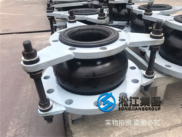 板式換熱機(jī)組異徑橡膠軟接頭發(fā)貨現(xiàn)場