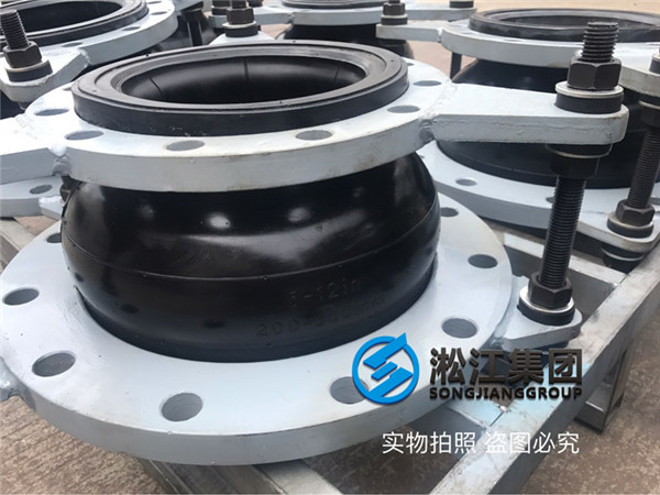 板式換熱機(jī)組異徑橡膠軟接頭發(fā)貨現(xiàn)場